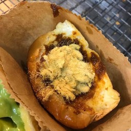 ขนมปังไส้พริกเผาหมูหยอง