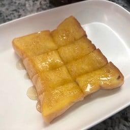 ขนมปังปิ้ง เนยน้ำผึ้ง