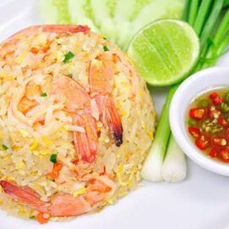 ข้าวผัด เนื้อ กุ้ง ไก่ ปลาหมีก