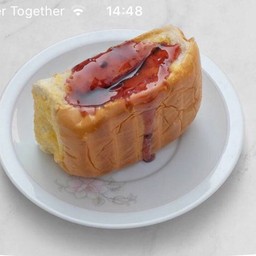 ขนมปังไส้สตอเบอรี่