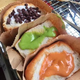 ขนมปังไส้สังขยาชาไทย