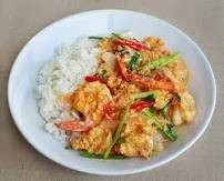 ผงกะหรี่กุ้งราดข้าว