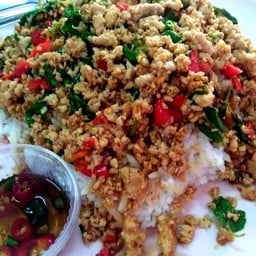 ผัดกะเพราราดข้าว(ไม่ทำคลุกข้าว)