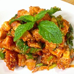 ลาบสามชั้นทอด