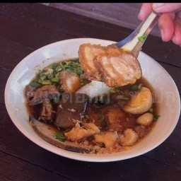 ก๋วยจั๊บโบราณ ถนนเจดีย์หัก-ทุ่งปอ
