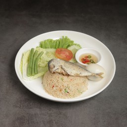 ข้าวผัดน้ำพริกปลาทู