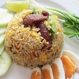 ข้าวผัดไก่เชียงไข่เค็ม