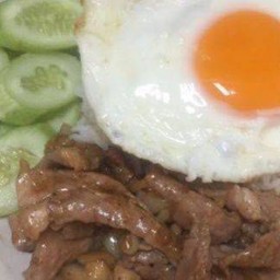 หมูนุ่มผัดน้ำมันหอยราดข้าว+ ไข่ดาว