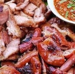 ย่างรวม (ไส้ย่าง+คอหมูย่าง)