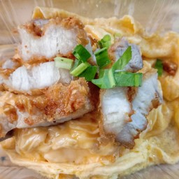 ข้าวไข่ข้นหมูสามชั้นทอด