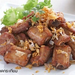 ซี่โครงหมูทอดกระเทียมพริกไทย