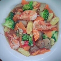 บล็อกโคลี่กุ้ง หมู หมึก หมูกรอบ