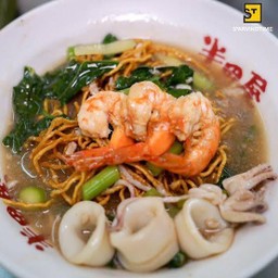 หมี่กรอบราดหน้าทะเล