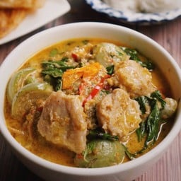 แกงเขียวหวานลูกชิ้นปลากราย