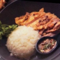 ไก่ย่างราดข้าว