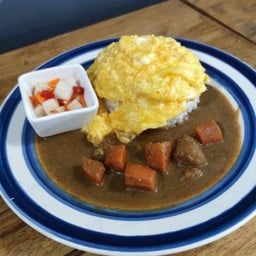 ข้าวห่อไข่แกงกระหรี่ Omlet with curry