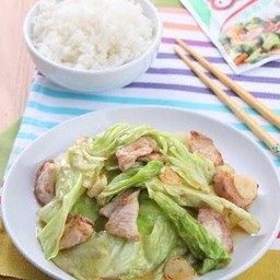 กะหล่ำปลีผัดหมู ราดข้าว