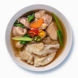 เส้นใหญ่ ราดหน้าหมู  ไก่