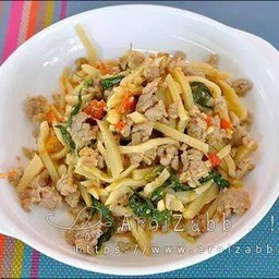 กระเพราหมูสับหน่อไม้เหลือง(ราดข้าว)