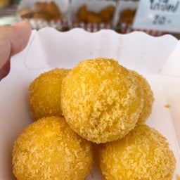 เจ๊ติ๊ก Chicken (ไก่ทอดหน้าบ้าน)