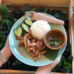 ข้าวหมูทอดจิ้มแจ่ว