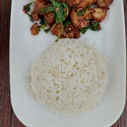 กะเพราหมูคอหมูทอด+ไข่ดาว