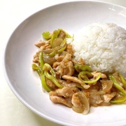 ผัดพริกหยวกหมู ไก่ ราดข้าว