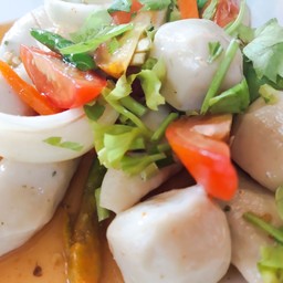 ยำลูกชิ้นปลา