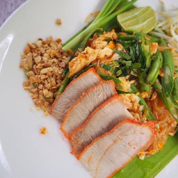 ผัดไทยหมูแดง