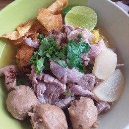 ก๋วยเตี๋ยวริมทางสันหลวง
