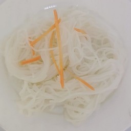 ขนมจีนเปล่า