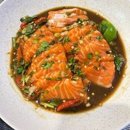 แซลมอนน้ำปลาร้า