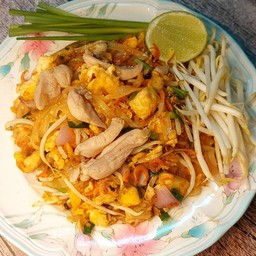 ผัดไทยไก่