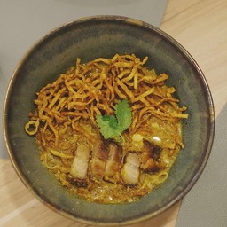 ข้าวซอยหมูกรอบ