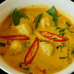 แกงคั่วเนื้อปูก้อนใหญ่ใบชะพลู