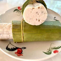 หมูยออุบล(พริกไทยดำห่อใบตอง)