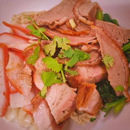 เกี๊ยวน้ำเป็ดย่าง หมูแดง หมูกรอบ