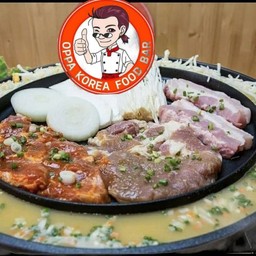เทจิคาลบี้ หรือ หมูย่างเกาหลี เซทนี้ทาน 2 คนจุกๆ ประกอบด้วยหมูย่างหมักซอส สาลี่หิมะเกาหลี ,3ชั้น