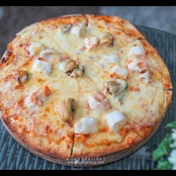 พิซซ่าหน้าทะเล