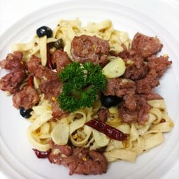 Fettucine-Aglio-Olio-Peperoncino extra Italian Sausage