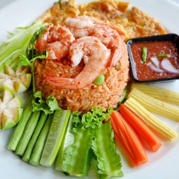 ข้าวคลุกน้ำพริกกุ้งสดไข่เจียว