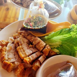 หมูกรอบทอดจิ้ม