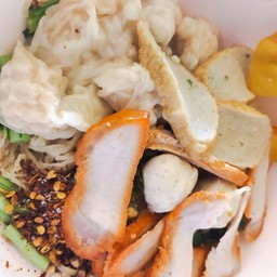 เกี๊ยวหมูแห้งหมูแดง