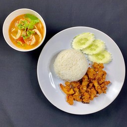 [อร่อยซ่ากับโค้ก] ข้าวหมูทอด+ต้มยำ +  โค้ก ออริจินัล (กระป๋อง) 