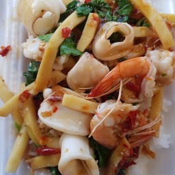 กะเพราทะเลหน่อไม้