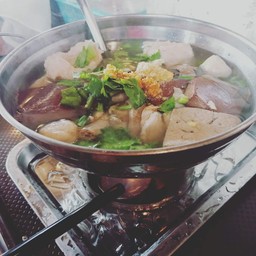 ต้มเลือดหมู หม้อไฟ