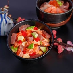 ข้าวหน้าปลาดิบรวม