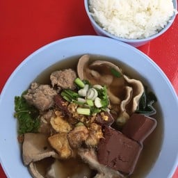 ร้านหมูแว่น ต้มเลือดหมู
