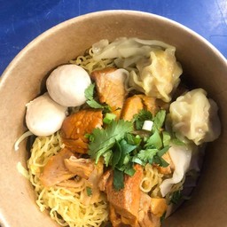 ก๋วยเตี๋ยวหมูแดง ลูกชิ้น-ต้มยำ