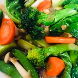 ผัดผักรวมมิตรน้ำมันหอย